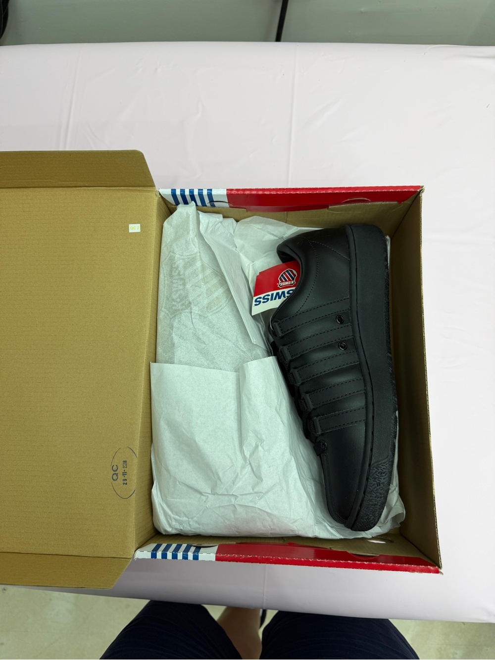 10M K-Swiss Men's Black Lace-Up Sneakers - Picture 5 of 6